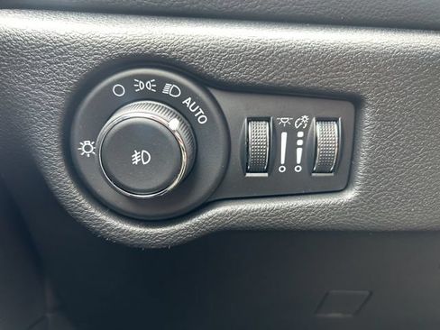 New 2026 Chrysler Pacifica Select AWD/4WD image 27