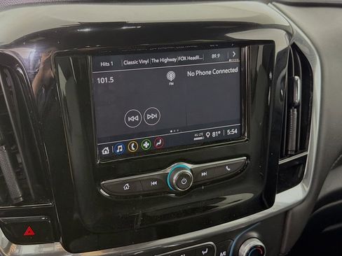 Used 2023 Chevrolet Traverse LT image 16