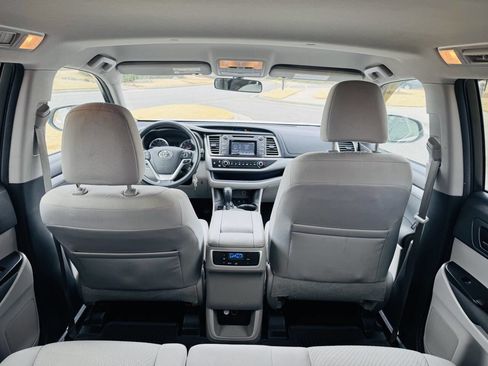 Used 2016 Toyota Highlander LE image 9