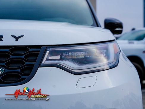 Used 2023 Land Rover Discovery S R-Dynamic image 5