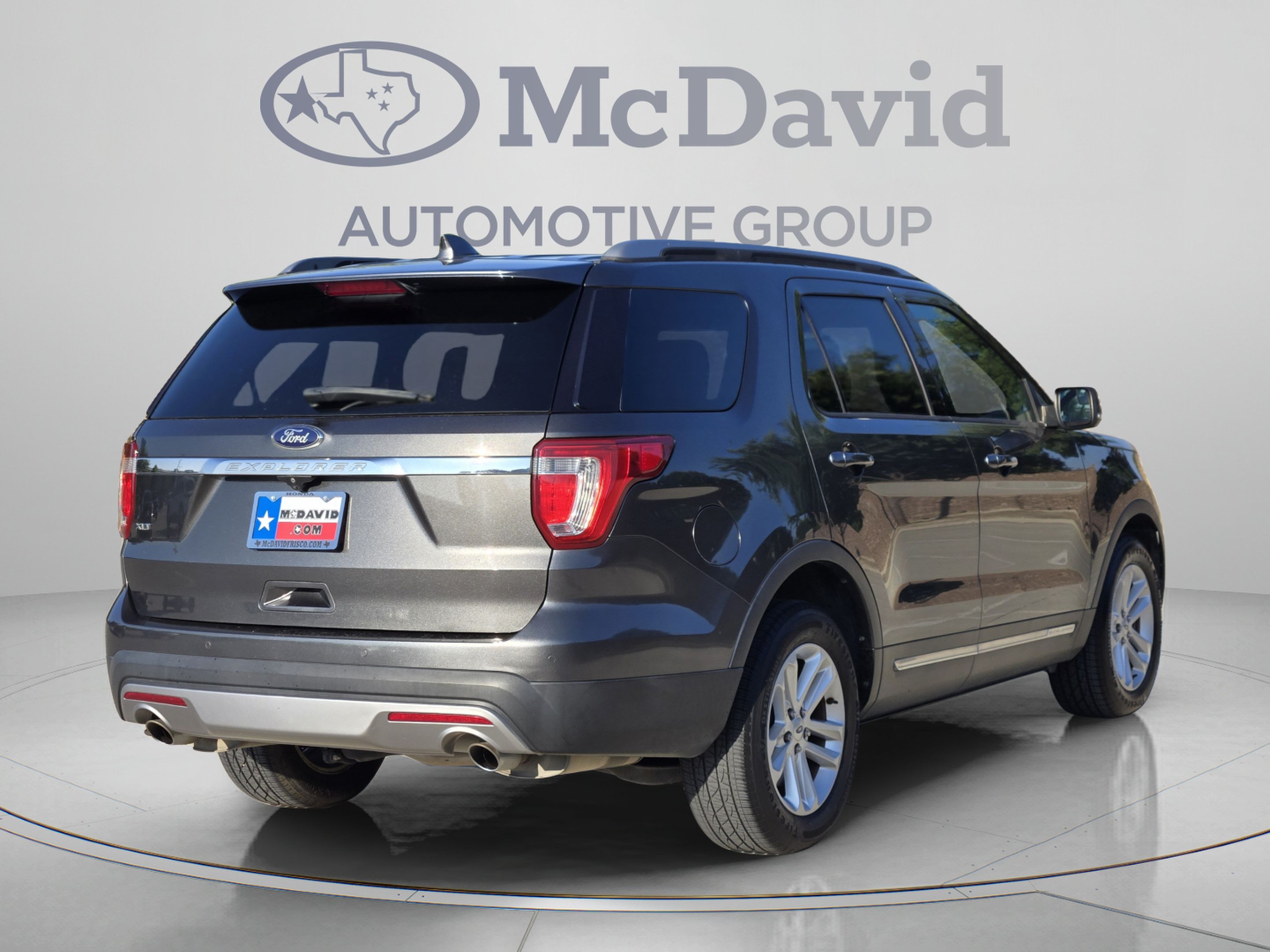 Used 2017 Ford Explorer XLT FWD image 6