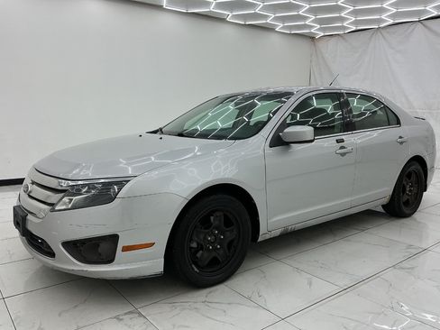 Used 2010 Ford Fusion SE FWD image 1