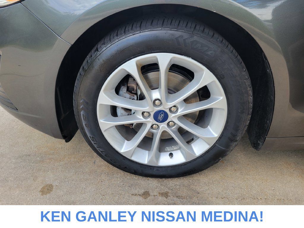 Used 2020 Ford Fusion SE FWD image 18