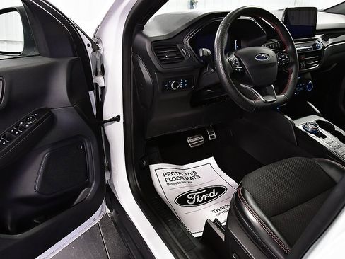 Used 2023 Ford Escape ST-Line image 14