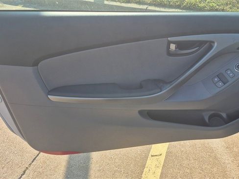 Used 2013 Hyundai Elantra SE w/ Technology Pkg image 7