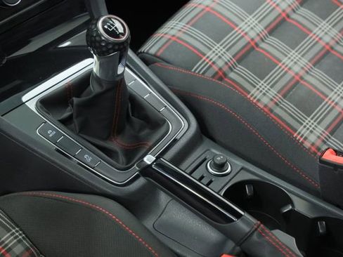 Used 2019 Volkswagen Golf 4-Door image 24