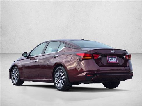 Used 2025 Nissan Altima 2.5 SV FWD image 8