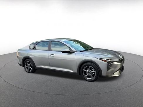 Used 2025 Kia K4 FWD image 2