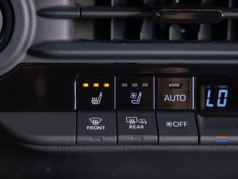Used 2024 Toyota Crown AWD/4WD image 16