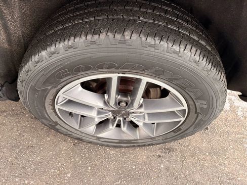 Used 2019 Jeep Grand Cherokee Laredo w/ Laredo X Package image 40