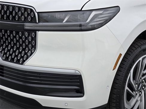 New 2025 Lincoln Navigator L Reserve image 8