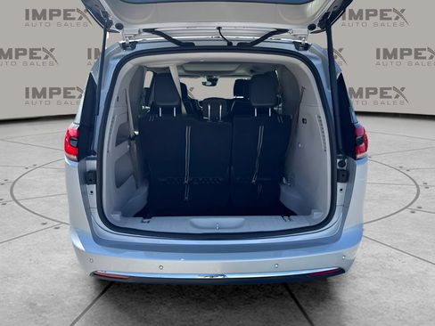 Used 2023 Chrysler Pacifica Limited FWD image 20