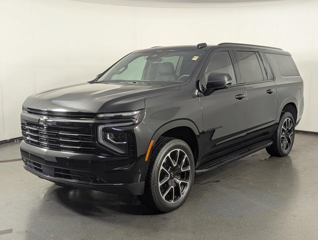Used 2025 Chevrolet Suburban RST w/ Comfort Package AWD/4WD image 4