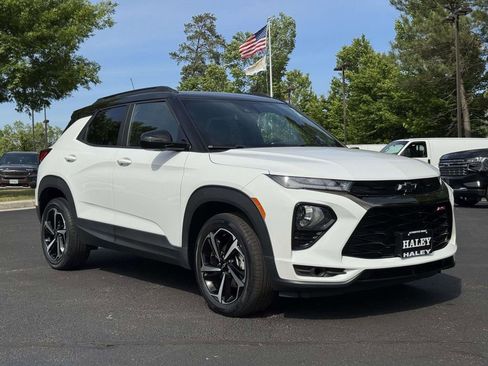 Used 2022 Chevrolet TrailBlazer RS FWD image 2