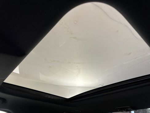 Used 2025 Land Rover Discovery Dynamic SE image 13