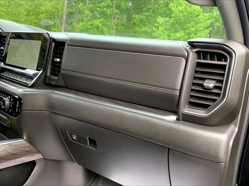 Used 2024 Chevrolet Silverado 2500 LTZ w/ LTZ Plus Package AWD/4WD image 18