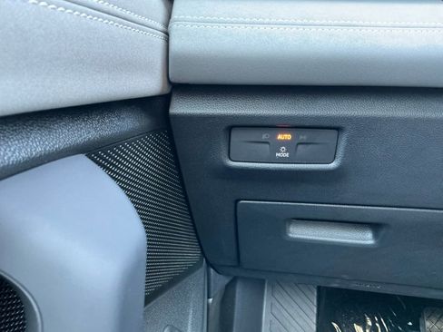 New 2025 Volkswagen Tiguan SE image 21