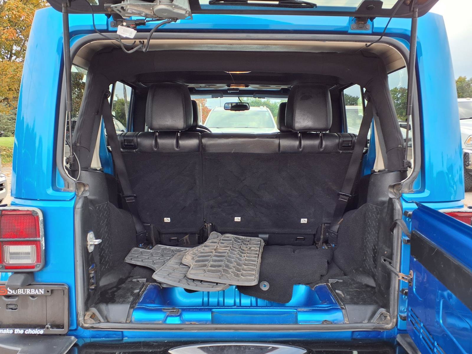 Used 2015 Jeep Wrangler Unlimited Sahara AWD/4WD image 11