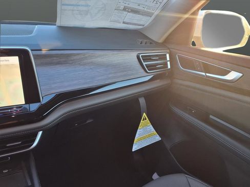 New 2026 Volkswagen Atlas SEL image 17