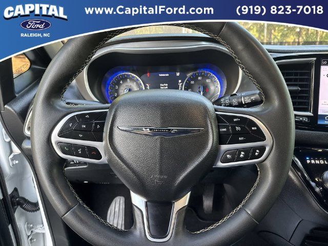 Used 2025 Chrysler Pacifica Select FWD image 23