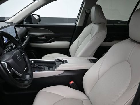 Certified 2024 Toyota Grand Highlander XLE image 30