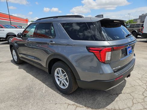 New 2026 Ford Explorer Active w/ Active Comfort Package RWD image 8