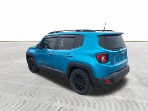 Used 2019 Jeep Renegade Latitude w/ Cold Weather Group image 4