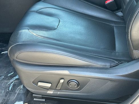 Used 2023 Hyundai Elantra Limited FWD image 18