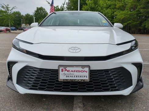 Used 2026 Toyota Camry SE FWD image 9