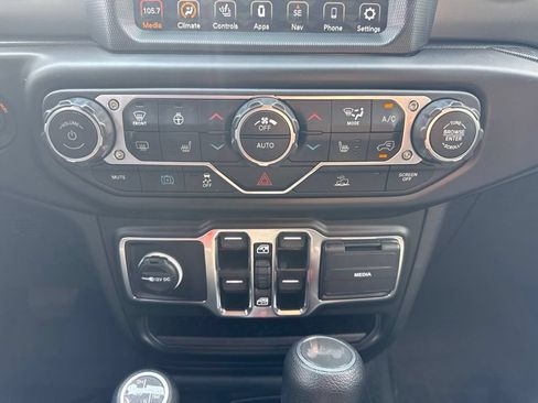 Used 2023 Jeep Wrangler Unlimited w/ Sun & Screen Package AWD/4WD image 18