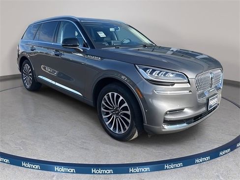 Certified 2023 Lincoln Aviator Reserve w/ Equipment Group 201A image 3