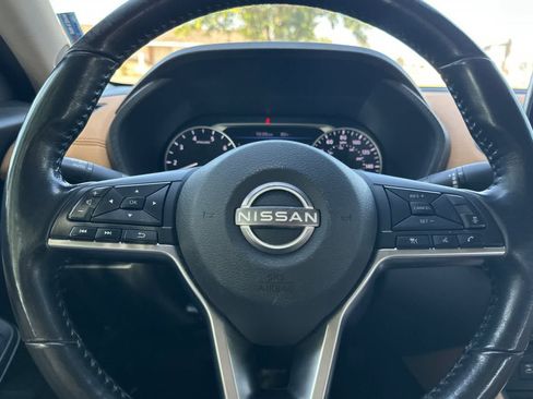 Used 2025 Nissan Sentra SV w/ SV Premium Package FWD image 24