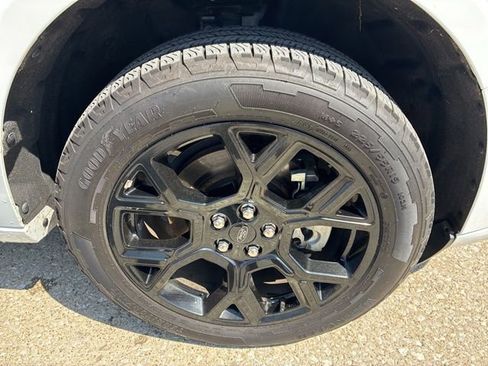 Used 2025 Ford Maverick Lobo AWD/4WD image 10
