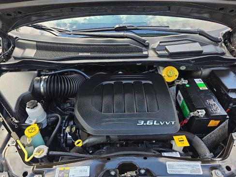 Used 2018 Dodge Grand Caravan SXT FWD image 33