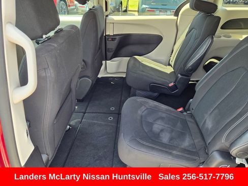 Used 2023 Chrysler Voyager LX image 15