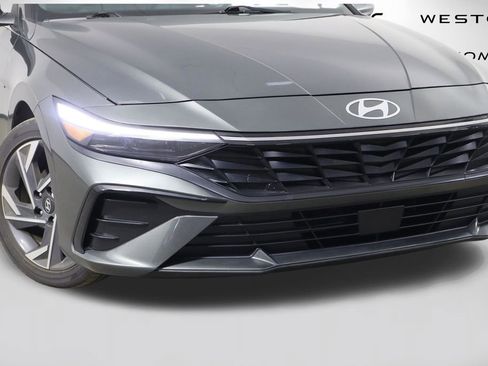 Used 2025 Hyundai Elantra SEL FWD image 48