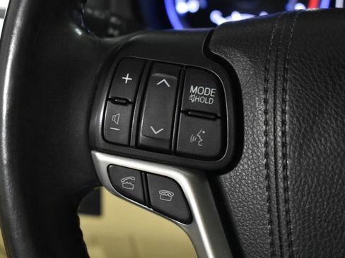 Used 2015 Toyota Highlander XLE image 18