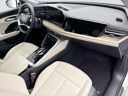 Used 2025 Audi Q5 Premium w/ Convenience Package AWD/4WD image 17
