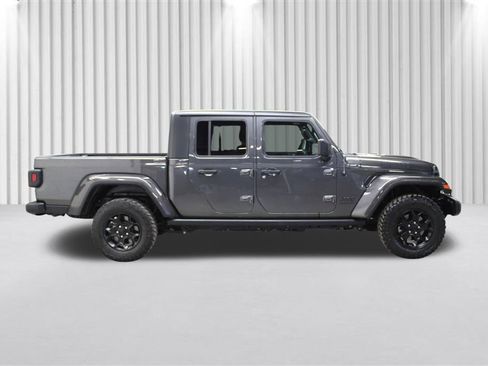 Used 2023 Jeep Gladiator Willys image 2