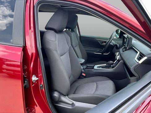 Used 2019 Toyota RAV4 XLE w/ Convenience Package FWD image 9