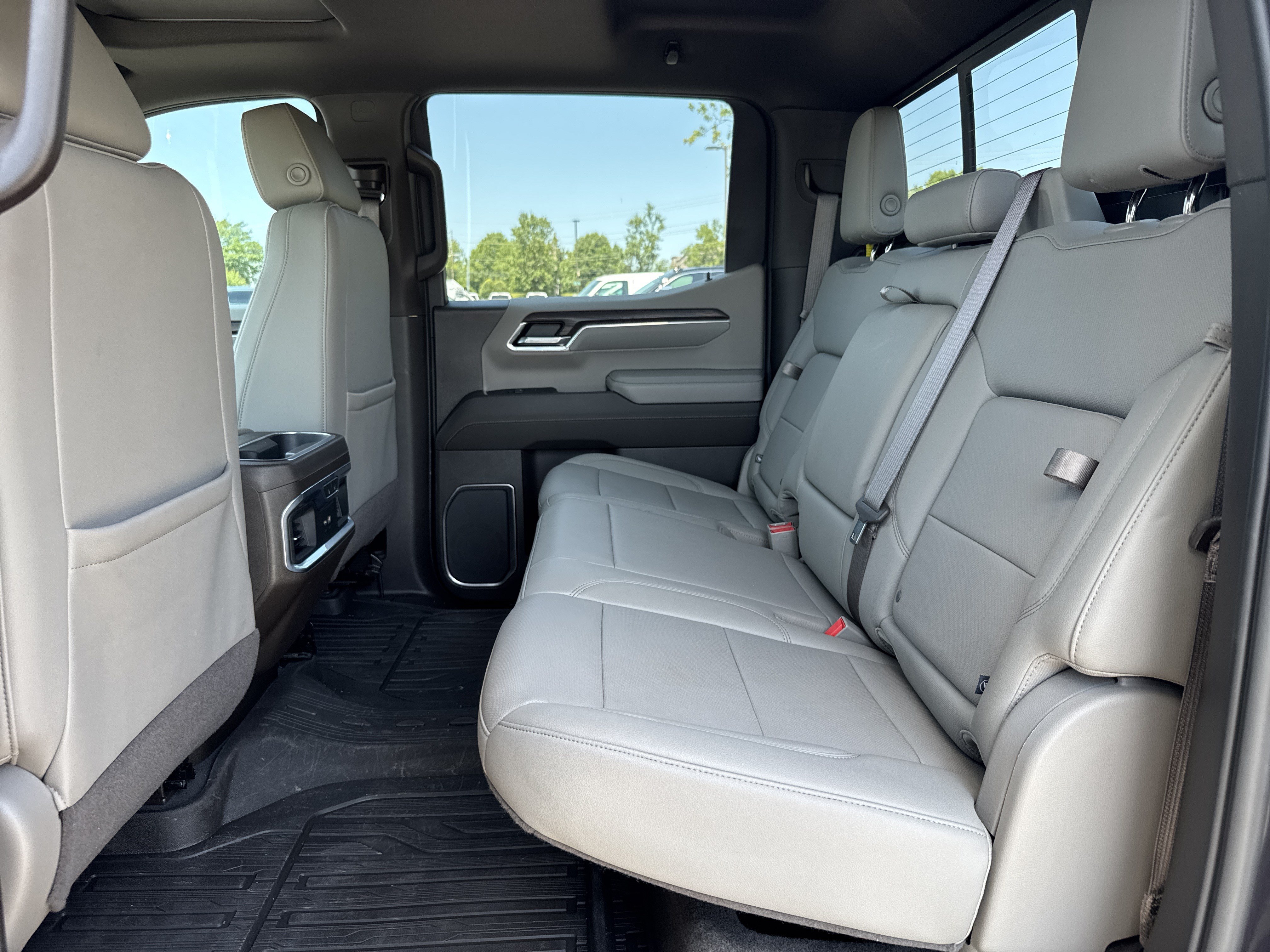 Used 2022 GMC Sierra 1500 SLT w/ SLT Premium Plus Package AWD/4WD image 32