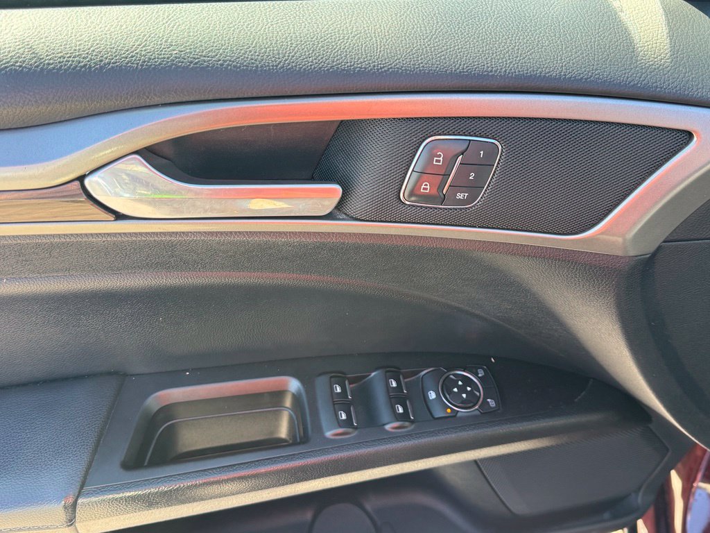 Used 2017 Ford Fusion SE w/ Fusion SE Technology Package FWD image 10