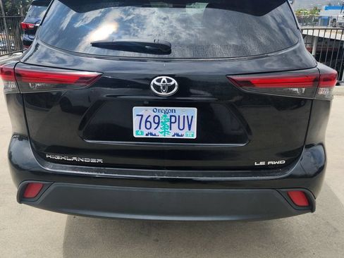 Used 2024 Toyota Highlander LE AWD/4WD image 6