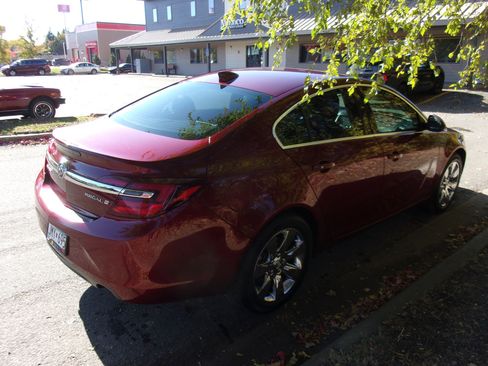 Used 2017 Buick Regal Premium w/ Driver Confidence Package #2 image 5