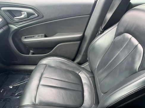 Used 2017 Chrysler 200 Limited Platinum w/ Comfort & Convenience Group FWD image 22