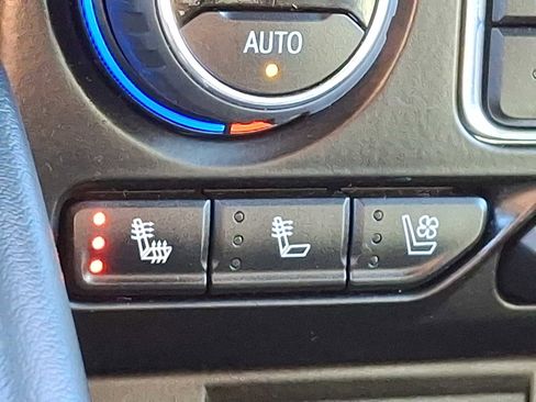 Used 2023 Chevrolet Suburban Premier image 24