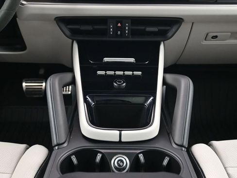 Certified 2024 Porsche Cayenne Turbo AWD/4WD image 10