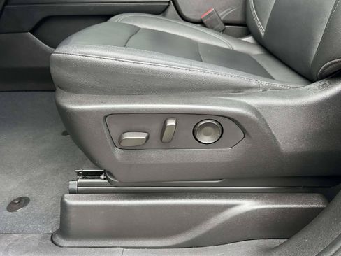 Used 2023 Chevrolet Tahoe Z71 w/ Luxury Package AWD/4WD image 19