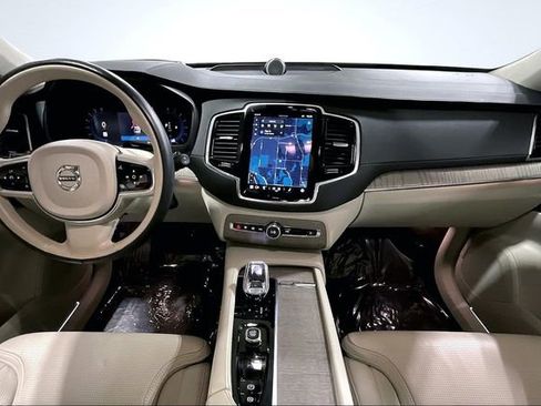 Certified 2023 Volvo XC90 B6 Ultimate w/ Lounge Package image 17
