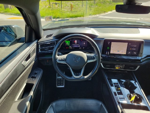Used 2024 Volkswagen Atlas Cross Sport SEL Premium R-Line AWD/4WD image 13
